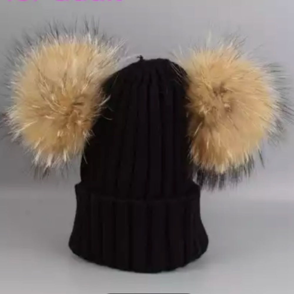 ⛔️SOLD⛔️Double Pom Pom hat black